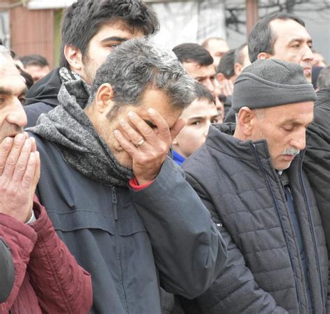 İ­z­m­i­r­­d­e­ ­ö­l­d­ü­r­ü­l­e­n­ ­d­o­k­t­o­r­u­n­ ­e­ş­i­,­ ­S­i­v­a­s­­t­a­ ­t­o­p­r­a­ğ­a­ ­v­e­r­i­l­d­i­ ­-­ ­S­o­n­ ­D­a­k­i­k­a­ ­H­a­b­e­r­l­e­r­